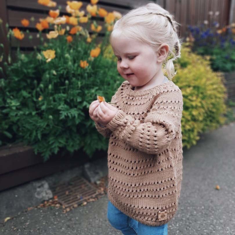 Nora - Kinderpullover mit Lochmuster