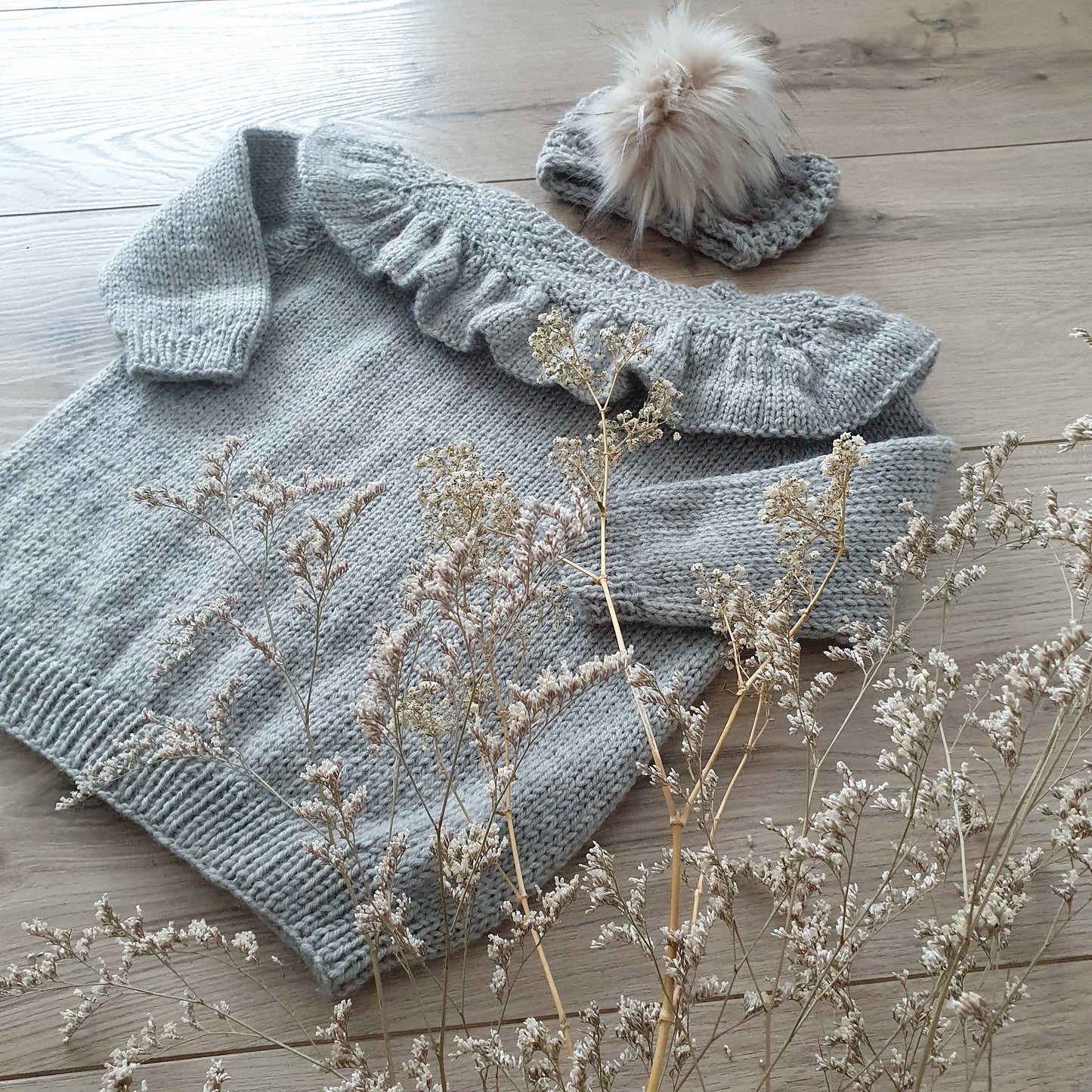 UNA - Stirnband mit Perlmuster und Pompon