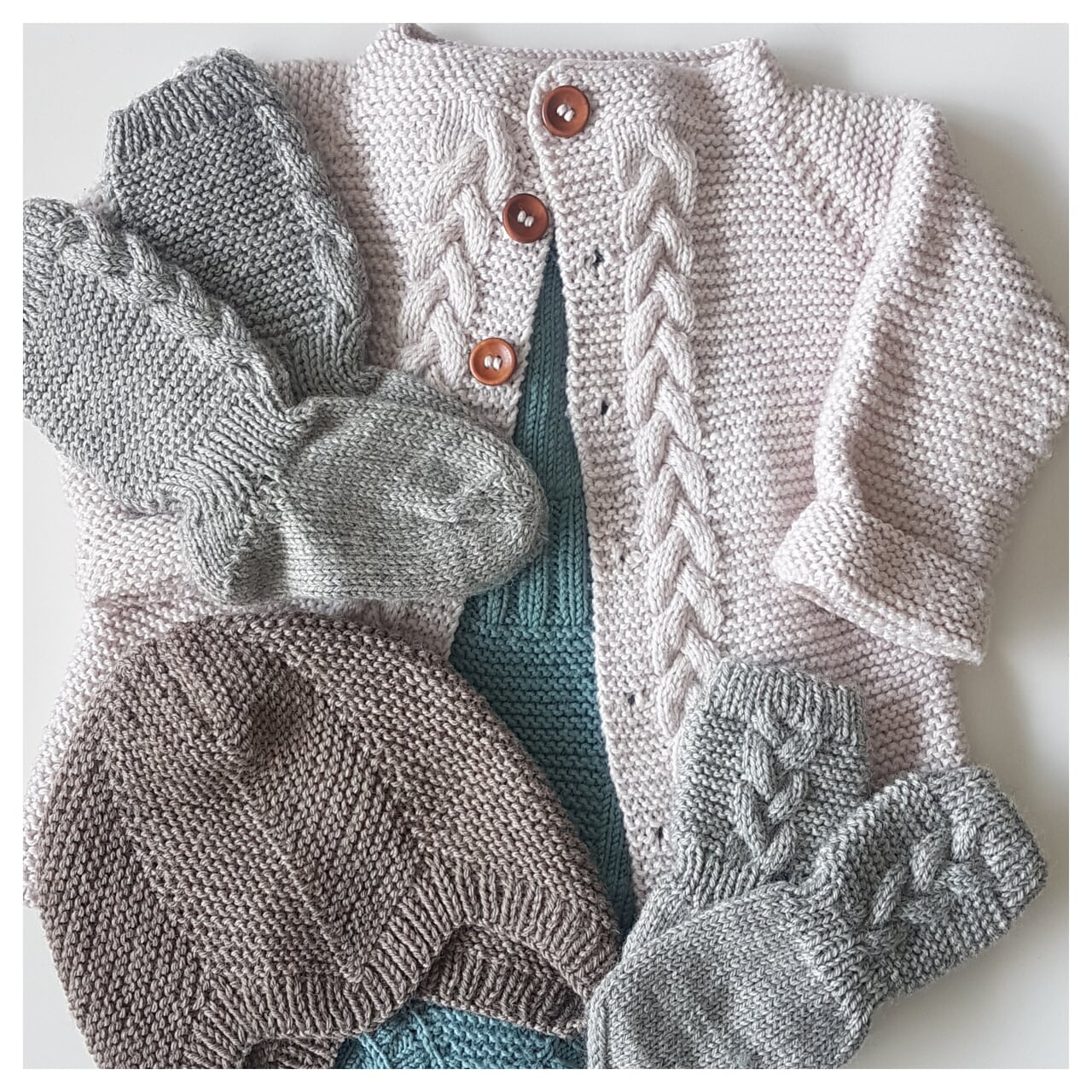 Eldar und Esjar - Handschuhe und Socken für Babys und Kinder