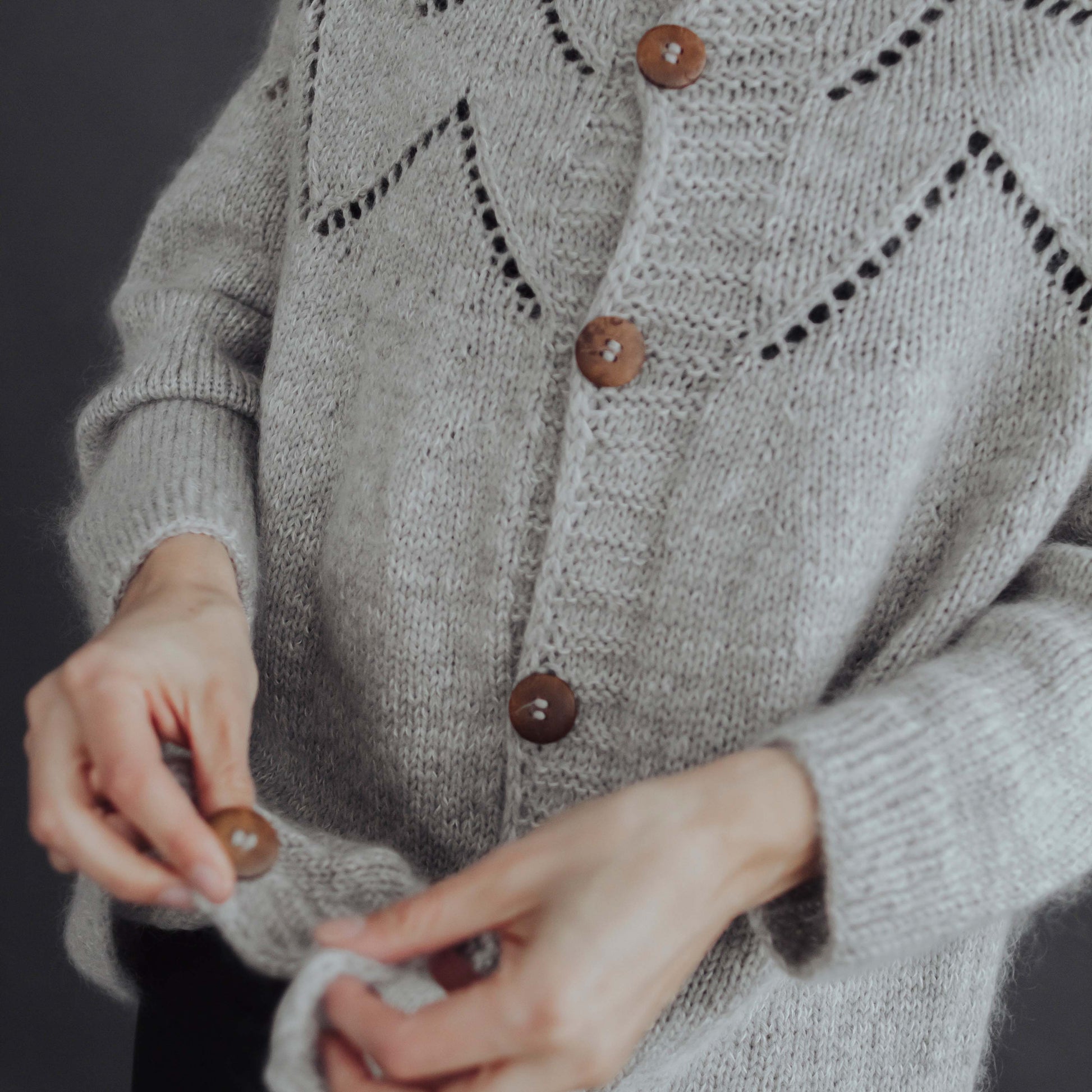 Feder Cardigan – Stroff Knitting1