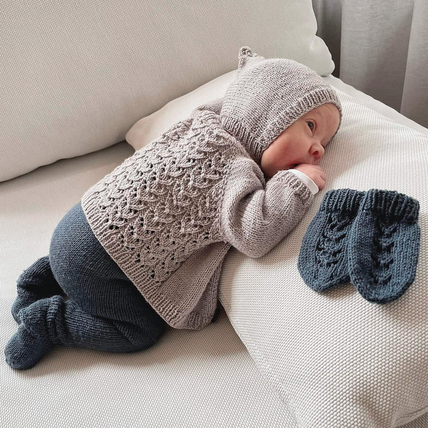 babyjacke mit handschuhen Hallo Welt